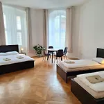 Paula - Old Town Apartman